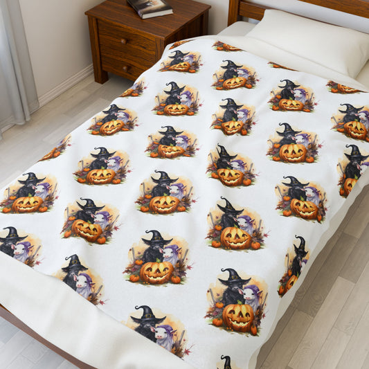 Halloween Witch & Pumpkin Plush Blanket, Cozy Fall Decor, Perfect for Spooky Season, Home & Gift